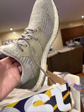 Neutral Gray Athletic Running Shoes - Lightweight Performance